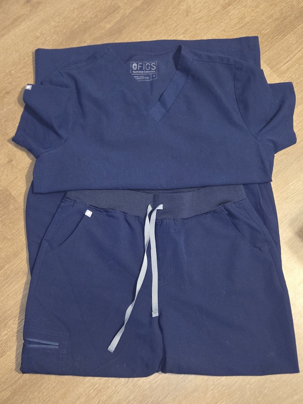 Womens FIGS Navy Blue Scrub Set - V-Neck Top & Drawstring Jogger Pants Size M/L